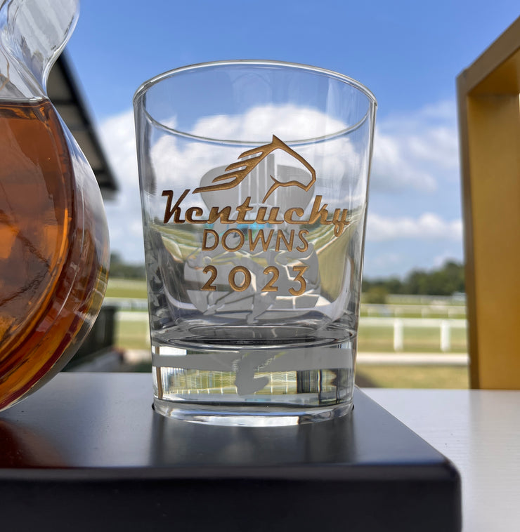 2023 KENTUCKY DOWNS  - guitar bourbon with 2 glasses set