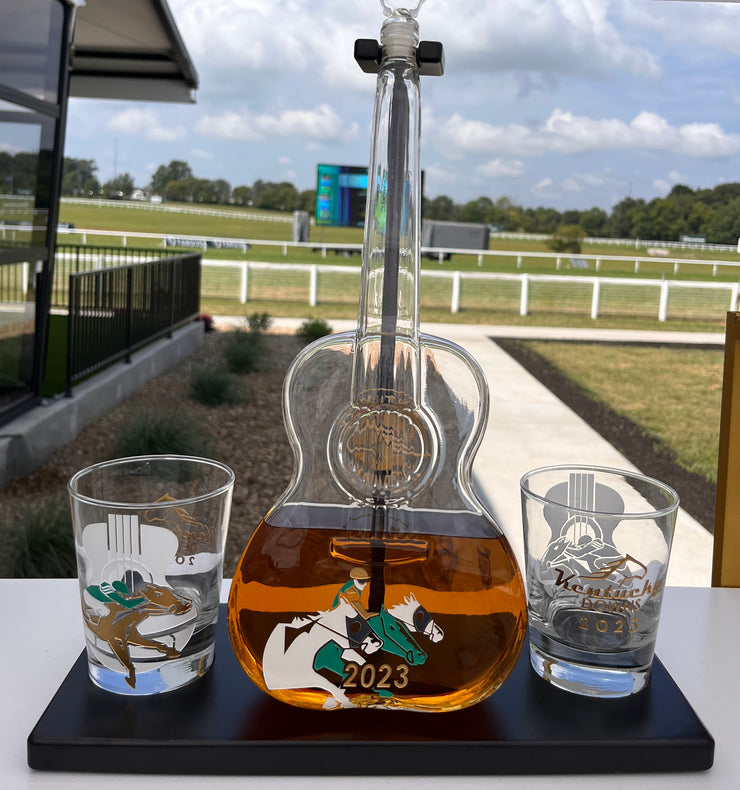 2023 KENTUCKY DOWNS  - guitar bourbon with 2 glasses set